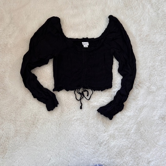 Cropped Black Ribbed Blouse - Picture 5 of 5